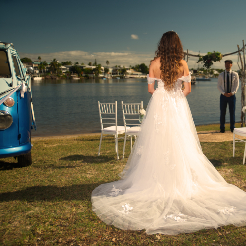 wedding dress by avento.online